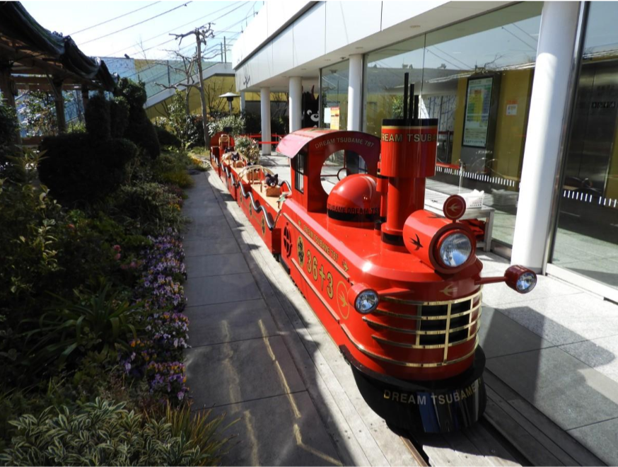 つばめの杜ひろば　電車