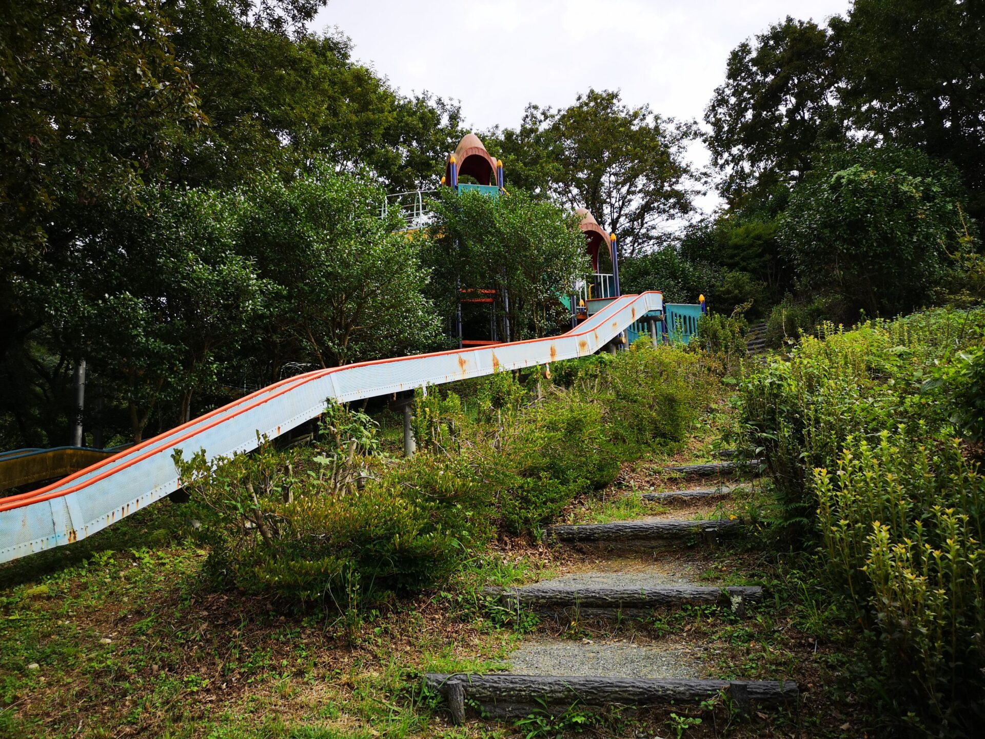 高取山公園の山頂までの階段